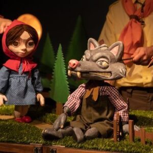 AS AVENTURAS DO LOBO FAMINTO E DA CAPUCHINHO VERMELHO