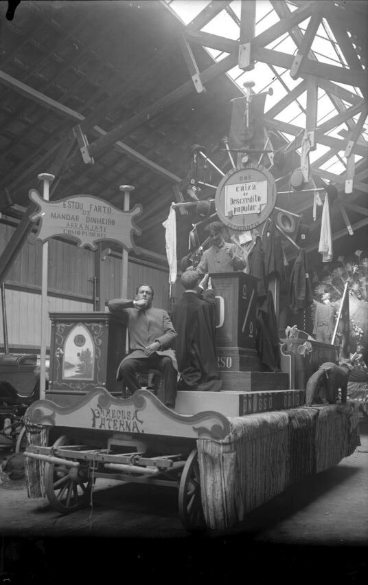 Carnaval de 1907 - carro -a salvação dos estudantes - caixa de descrédito popular arranja-te como puderes