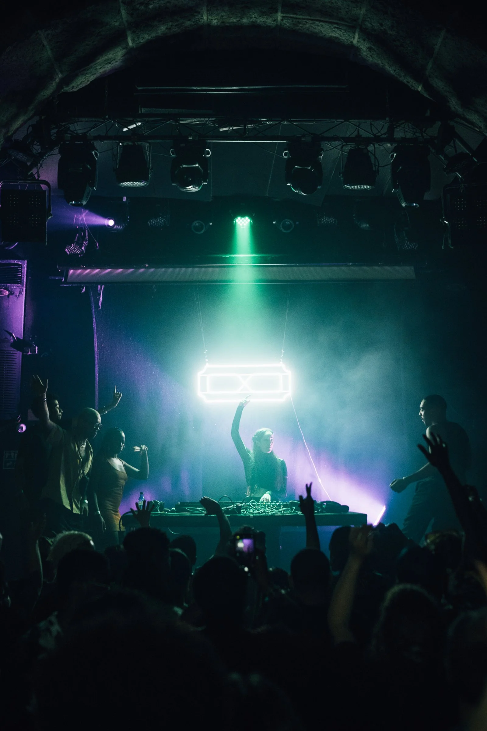 DIGITAL DESTINY - Maus Hábitos Porto