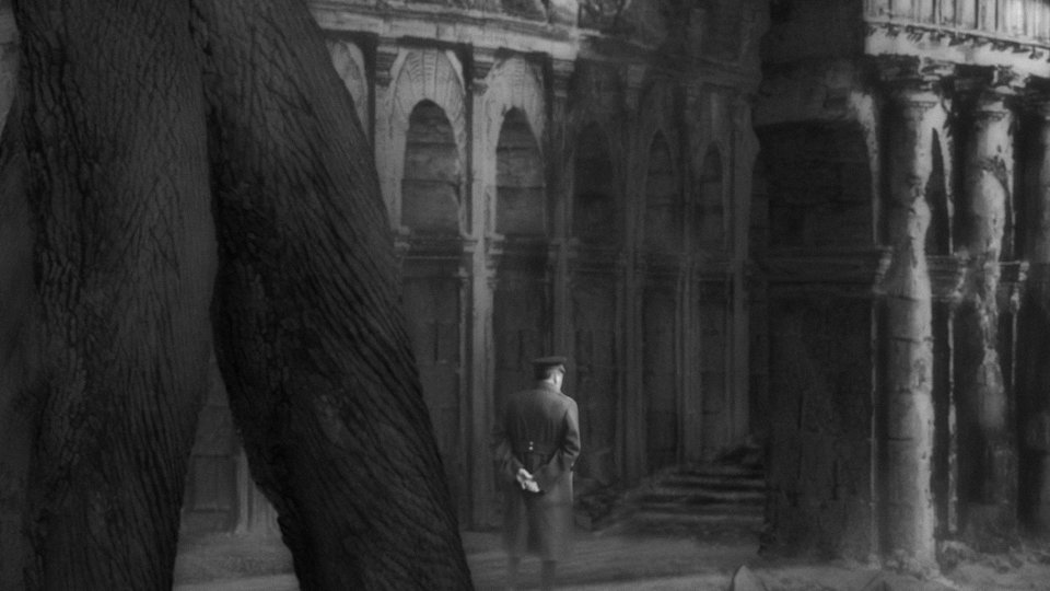 Fairytale - Sombras do Velho Mundo - Sessões diárias Medeia Filmes