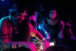 BATIDÃO BAILE FUNK - Maus Hábitos