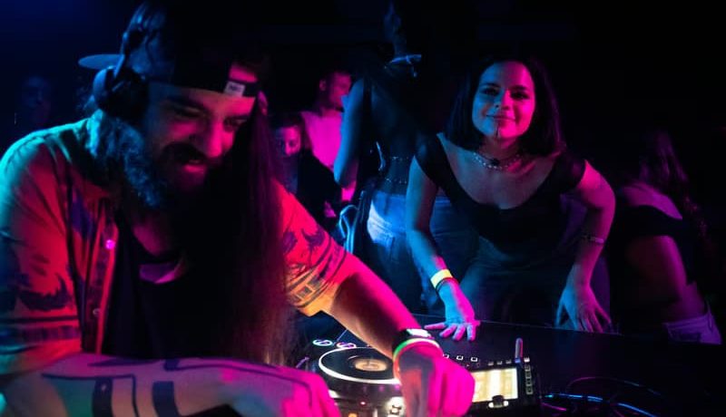 BATIDÃO BAILE FUNK - Maus Hábitos