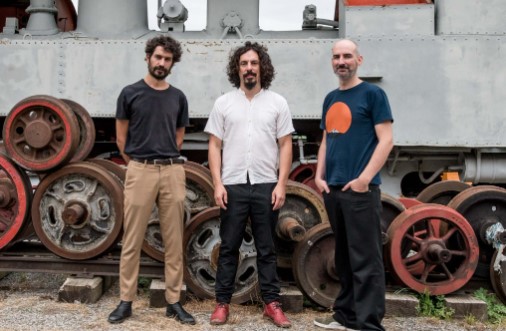 Trio liderado pelo trompetista e compositor Luís Vicente que tem, de alguns anos para cá, apresentado o seu trabalho