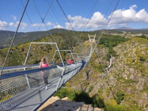 Descubra os Passadiços do Paiva e Arouca 516 a partir do Porto