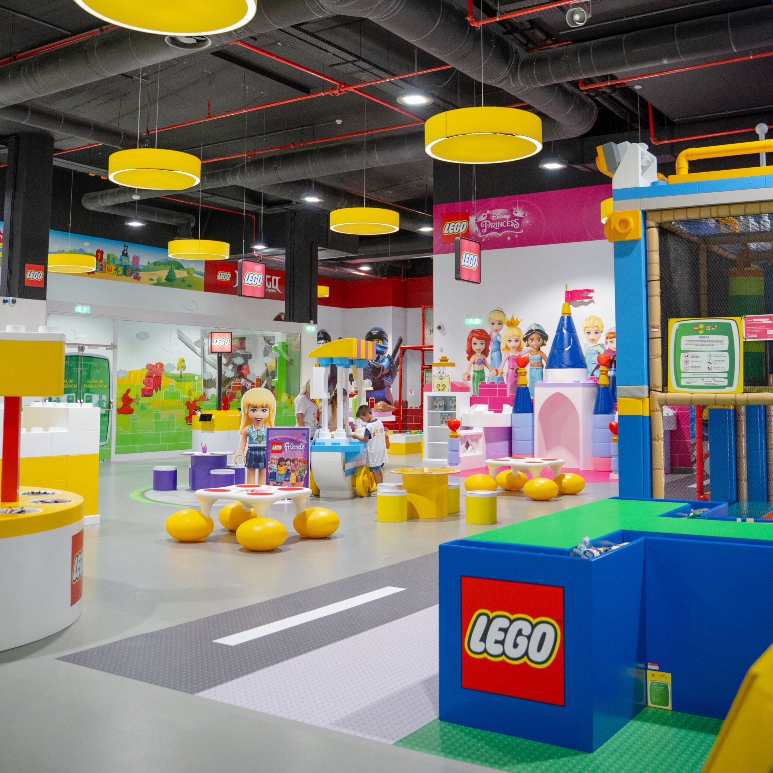 LEGO Fan Factory Matosinhos assinala 100 anos da Disney