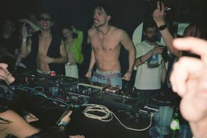 Clubbing - BADDIES - Maus Hábitos