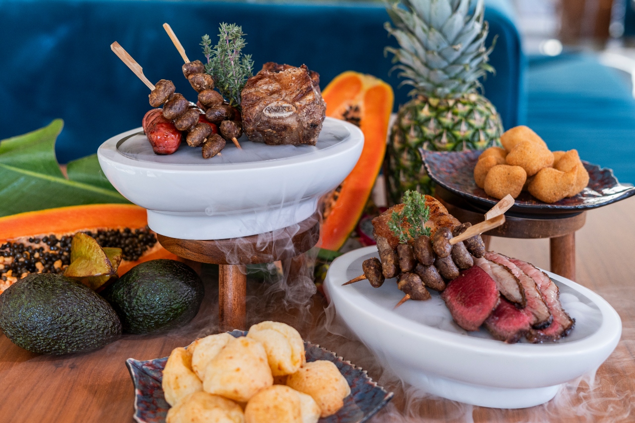 Samba, pão de queijo, brigadeiro e feijoada: o Carnaval do Rio de Janeiro chegou ao Renaissance Porto Lapa Hotel