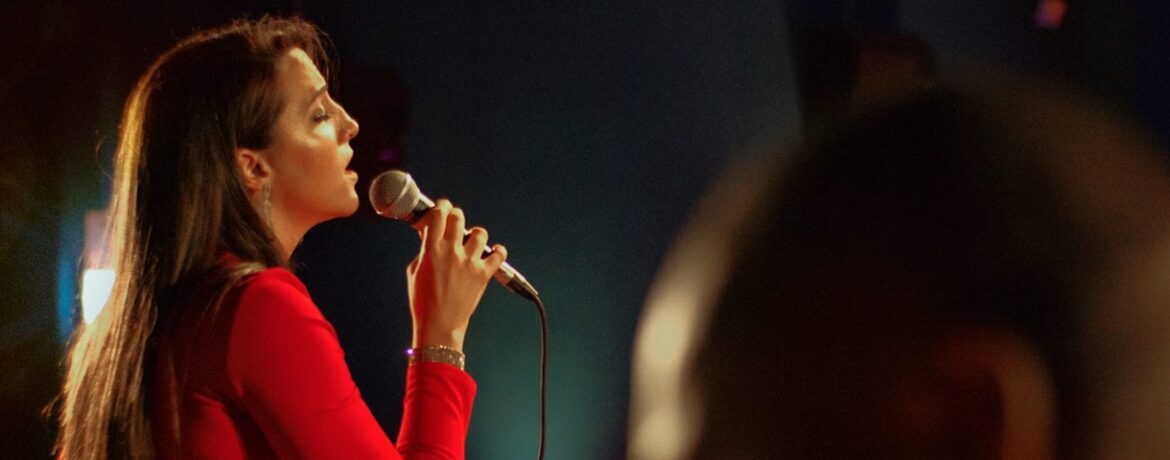 NAIARA QUEIROZ - Hotfive Jazz & Blues