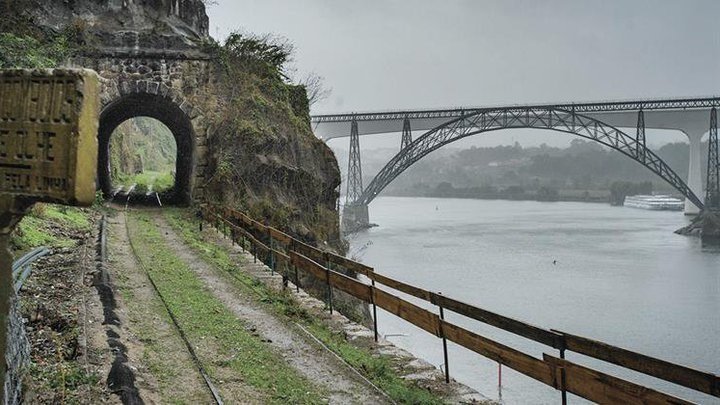 Trilhos Urbanos Fontainhas ao Miradouro da Vitória (C passagem pelo antigo Ramal Alfândega