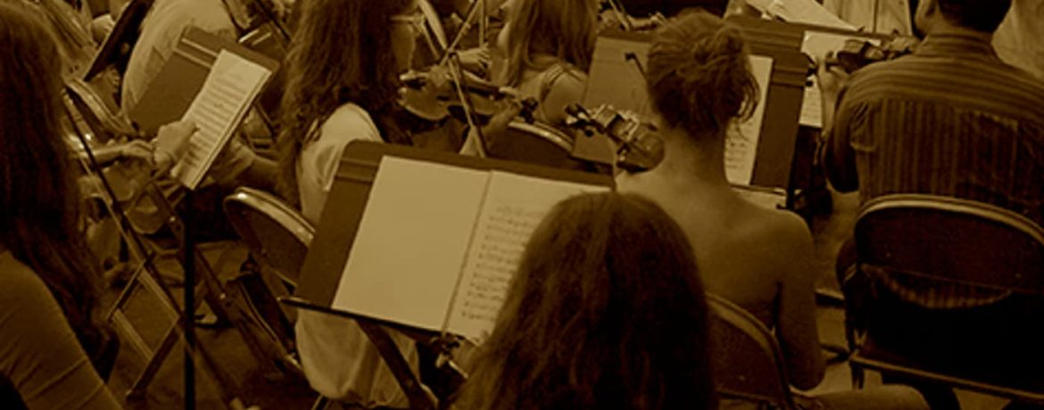 ð¶ Concerto de Bach - KULTURfest 2025 ð¶ Para assinalar o 275.º aniversário da morte de Johann Sebastian Bach, o KULTURfest 2025 - Festival de Culturas de Expressão Alemã, em parceria com a Escola Superior de Música e Artes do Espetáculo (ESMAE), celebra a obra deste mestre da música clássica. O evento inclui uma palestra introdutória seguida de um concerto interpretado por estudantes de música, oferecendo uma experiência imersiva na genialidade de Bach. ð Data: Quarta-feira, 30 de abril de 2025, às 18h00 ð Local: Reitoria da Universidade do Porto, Praça de Gomes Teixeira ð¸ Entrada: Gratuito ð¶ Idade recomendada: 6+ ð Mais informações: [Site oficial do KULTURfest] Junte-se a nós para celebrar a música de um dos maiores compositores da história! ð¶ Bach Concert - KULTURfest 2025 ð¶ To mark the 275th anniversary of Johann Sebastian Bach’s death, the KULTURfest 2025 - Festival of German Expression Cultures, in collaboration with the School of Music and Performing Arts (ESMAE), celebrates the composer’s work. The event will feature an introductory lecture followed by a concert performed by music students, offering an immersive experience into the genius of Bach. ð Date: Wednesday, April 30, 2025, at 6:00 PM ð Location: University of Porto Rectorate, Praça de Gomes Teixeira ð¸ Admission: Free ð¶ Recommended Age: 6+ ð More Information: [KULTURfest official website] Join us in celebrating the music of one of the greatest composers in history!