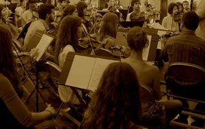 ð¶ Concerto de Bach - KULTURfest 2025 ð¶ Para assinalar o 275.º aniversário da morte de Johann Sebastian Bach, o KULTURfest 2025 - Festival de Culturas de Expressão Alemã, em parceria com a Escola Superior de Música e Artes do Espetáculo (ESMAE), celebra a obra deste mestre da música clássica. O evento inclui uma palestra introdutória seguida de um concerto interpretado por estudantes de música, oferecendo uma experiência imersiva na genialidade de Bach. ð Data: Quarta-feira, 30 de abril de 2025, às 18h00 ð Local: Reitoria da Universidade do Porto, Praça de Gomes Teixeira ð¸ Entrada: Gratuito ð¶ Idade recomendada: 6+ ð Mais informações: [Site oficial do KULTURfest] Junte-se a nós para celebrar a música de um dos maiores compositores da história! ð¶ Bach Concert - KULTURfest 2025 ð¶ To mark the 275th anniversary of Johann Sebastian Bach’s death, the KULTURfest 2025 - Festival of German Expression Cultures, in collaboration with the School of Music and Performing Arts (ESMAE), celebrates the composer’s work. The event will feature an introductory lecture followed by a concert performed by music students, offering an immersive experience into the genius of Bach. ð Date: Wednesday, April 30, 2025, at 6:00 PM ð Location: University of Porto Rectorate, Praça de Gomes Teixeira ð¸ Admission: Free ð¶ Recommended Age: 6+ ð More Information: [KULTURfest official website] Join us in celebrating the music of one of the greatest composers in history!