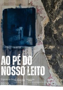 Explora a intimidade do meu segredo, da tua memória, dos nossos rastros e como estes conversam entre si em pequenos recortes azuis.