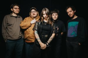 Dummy apresentam “Free Energy” no Maus Hábitos