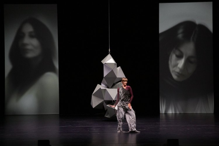 EDNI – Performance Híbrida de Né Barros e João Martinho Moura