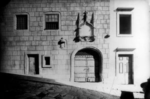 Descubra a história de uma casa com 700 anos — Oficina para famílias