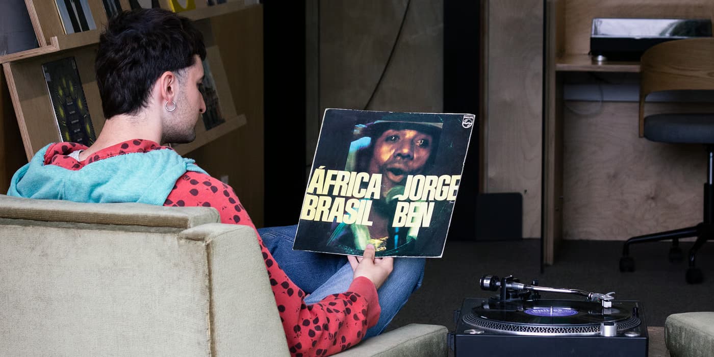Escuta Ativa com Luís Oliveira – Imersão no álbum “África Brasil” de Jorge Ben