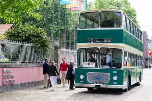 Reviva a Experiência: Viagem em Autocarros Clássicos dos Anos 60/70 no Porto