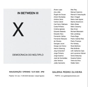 IN BETWEEN III - Democracia do Múltiplo