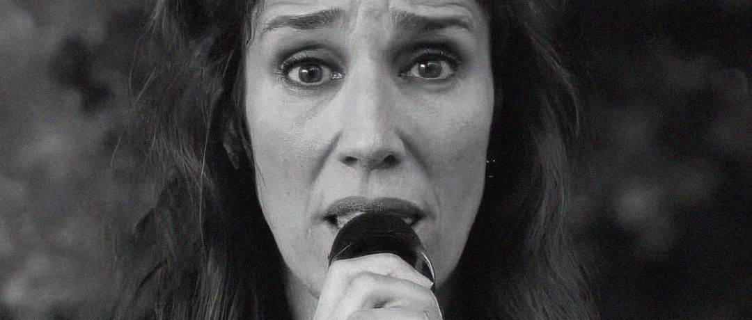 Miss Jones ao vivo no WOW
