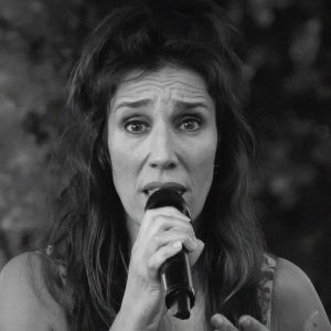 Miss Jones ao vivo no WOW