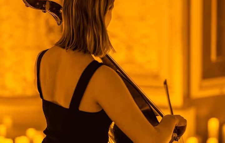 Candlelight no Palácio da Bolsa: Tributo Mágico a Hans Zimmer à Luz das Velas