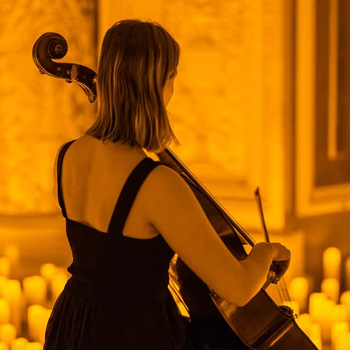 Candlelight no Palácio da Bolsa: Tributo Mágico a Hans Zimmer à Luz das Velas