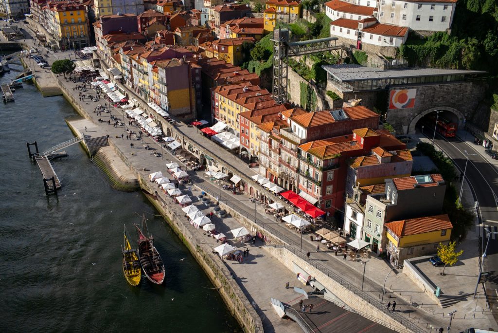 Para quem deseja vivenciar o dia‑a‑dia dos portuenses e descobrir os recantos menos turísticos, preparamos uma lista com as dez melhores atividades para conhecer o Porto “por dentro”