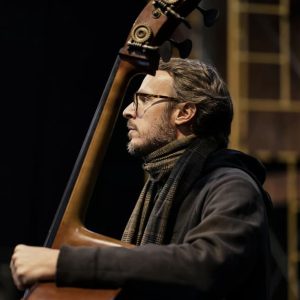 Demian Cabaud – Árbol a dentro