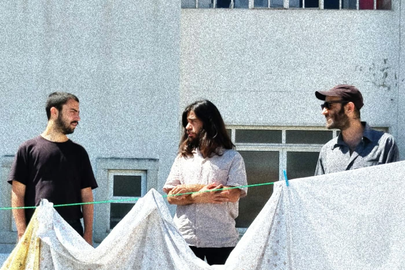 PEACHFUZZ apresentam "Impeachment"