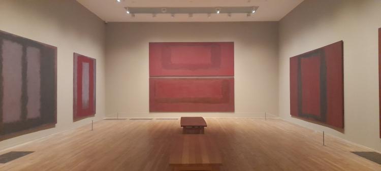 Peça Vermelho no TECA Um duelo intenso entre mestre e discípulo sobre a arte e a existência