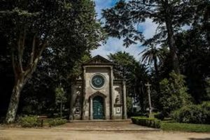 Três luzes acenderam ao mesmo tempo em três janelas diferentes