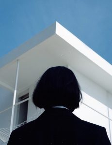 “E.1027 – Eileen Gray e a Casa junto ao Mar” em exibição no Passos Manuel