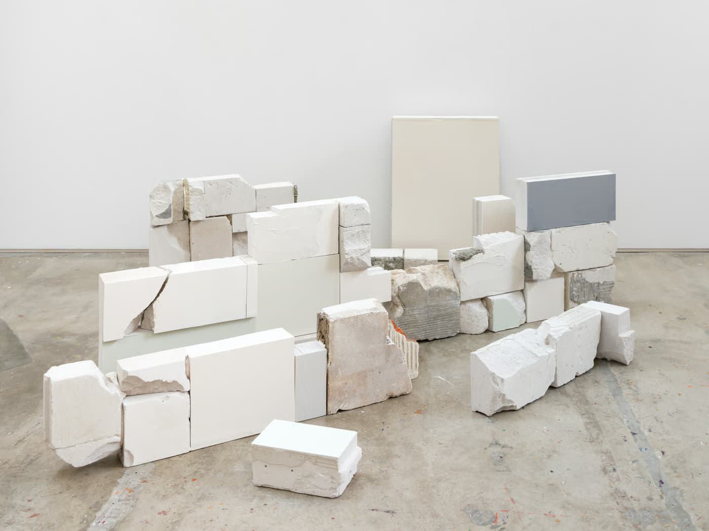 Fernanda Fragateiro inaugura “Abrir janelas à pedrada” em Serralves