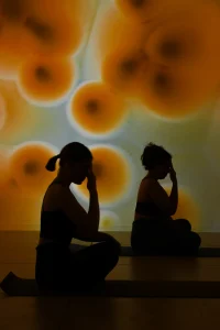 Yoga in Light | Experiência de Ioga Imersiva com Alejandra Ayerbe