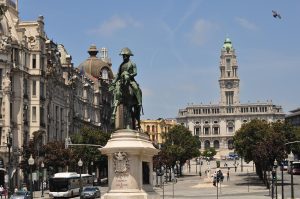 São inúmeras festas de santos, festivais artísticos, feiras e exposições. Saiba mais sobre os principais eventos da cidade e onde se hospedar para aproveitar (quase) tudo a pé.