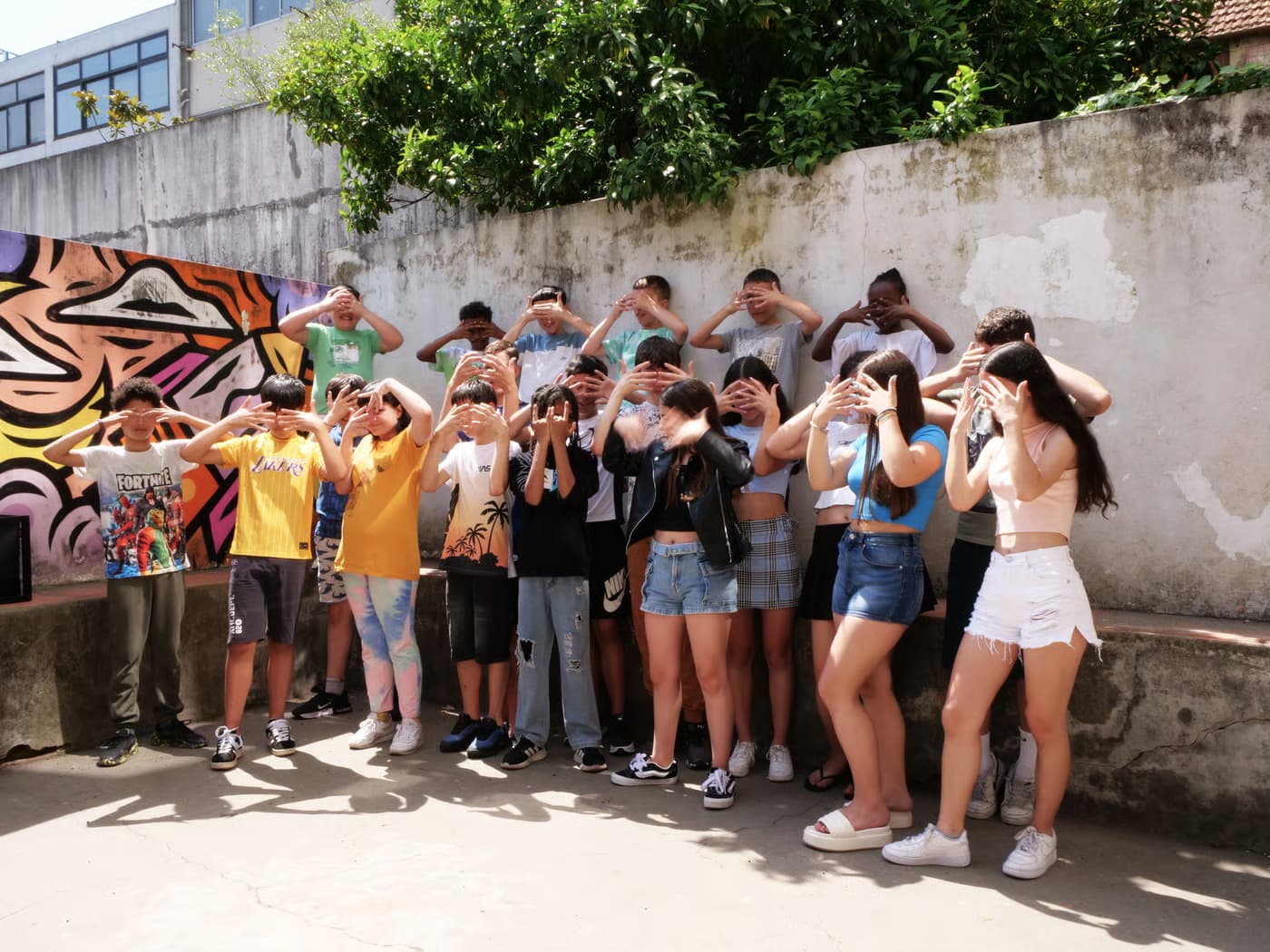Mesa Redonda — Em Volta de Um Filme Coletivo ð¬ Cultura em Expansão 2025 Um encontro em torno de um filme em permanente construção, criado por crianças e jovens da Associação O Meu Lugar no Mundo. A partir de excertos já produzidos, o público é convidado a descobrir o olhar cinematográfico destes jovens e a refletir sobre os processos de criação comunitária e de partilha. A conversa, informal e aberta à participação do público, contará com os jovens cineastas, os promotores do projeto e habitantes da rua envolvidos nesta experiência coletiva. ð
13 de novembro, 20:00 ð O LUGAR da Palmilha Dentada, Tv. das Águas 125 – Porto ð¶ Entrada gratuita