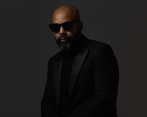 Myles Sanko apresenta “Let It Unfold”