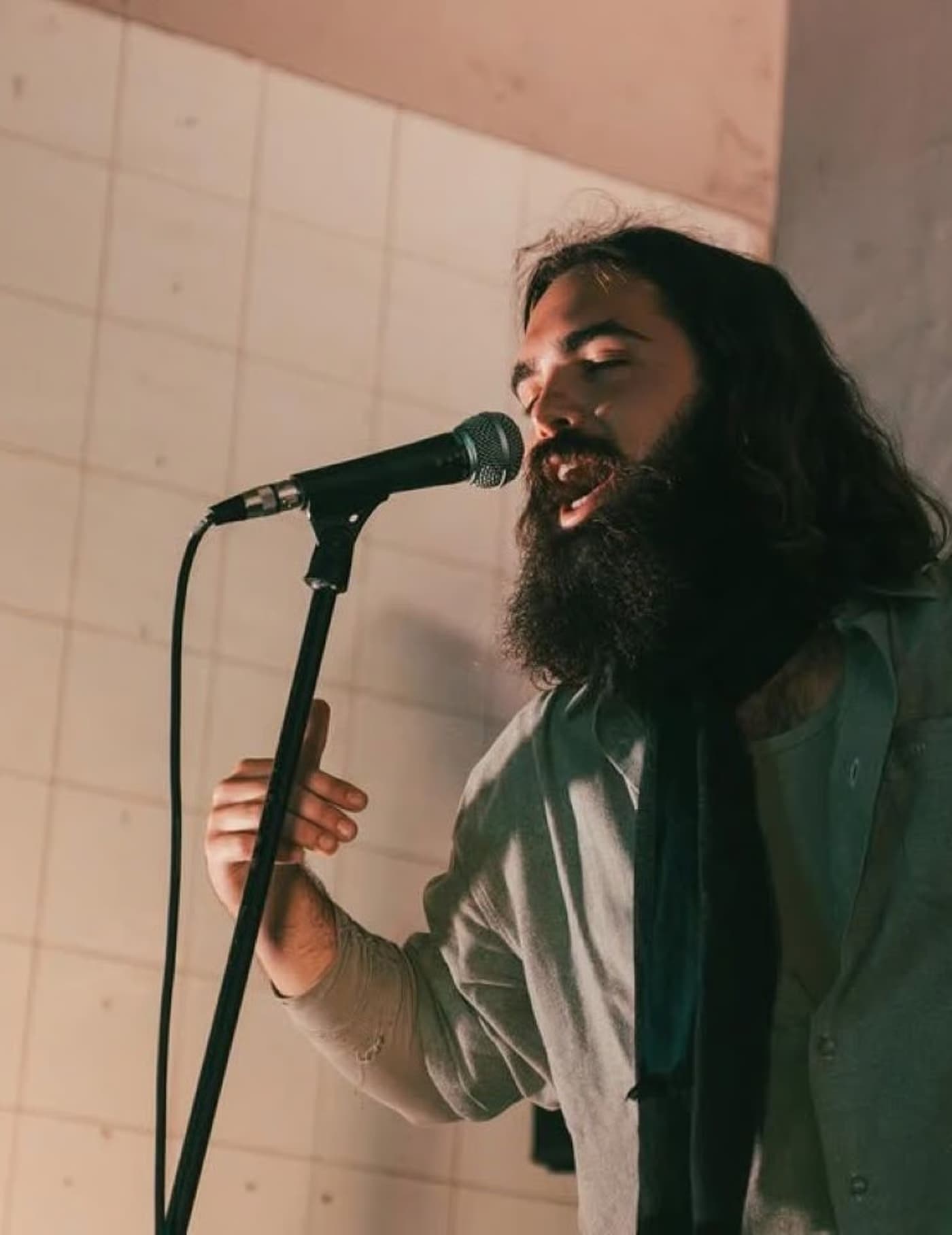 Luís Lucas apresenta o álbum “Corta as asas pavão, voa!”