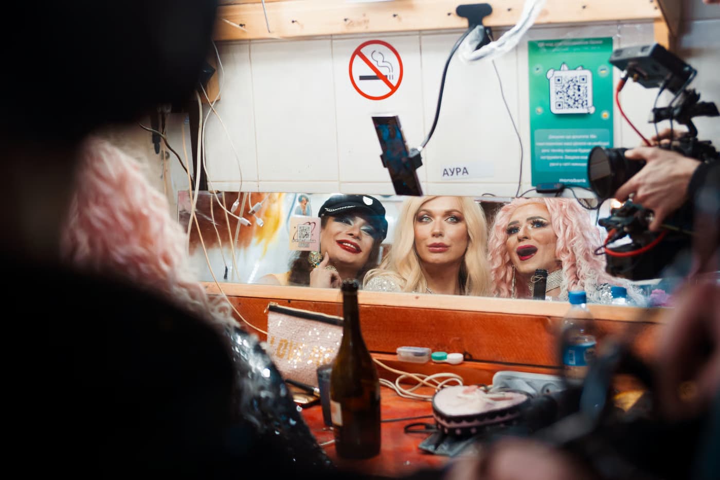 QUEENS OF JOY – DE OLGA GIBELINDA