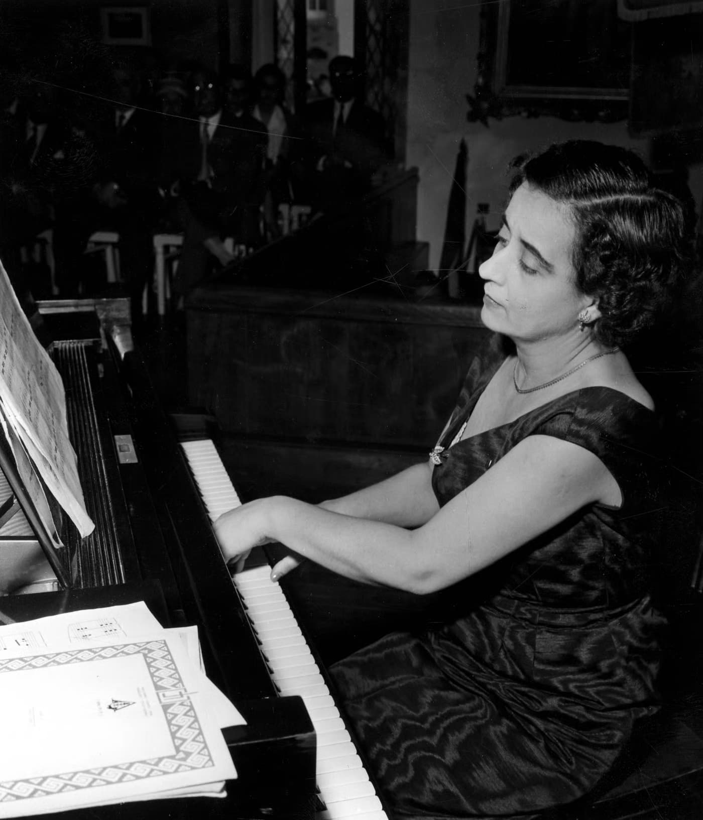 21 Personalidades dos Séculos XX e XXI escolhem as 21 personalidades do milénio — Helena Sá e Costa