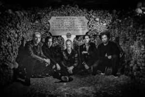 Queens of the Stone Age: Alive In The Catacombs