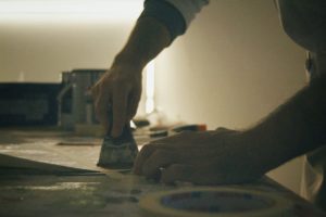 Tiago Polignac abre o seu estúdio: retrospetiva e pintura ao vivo