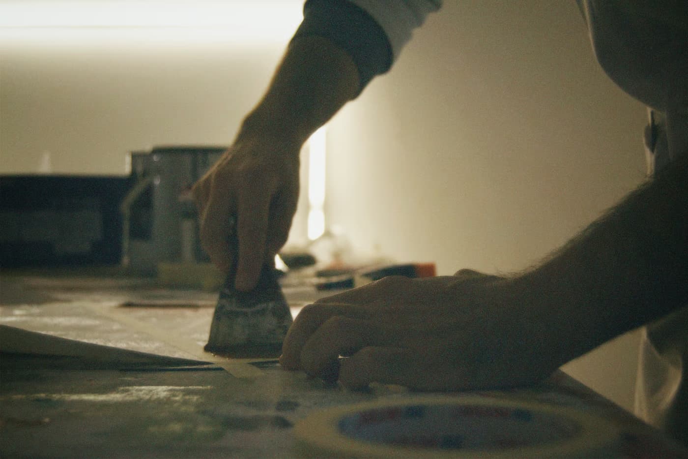 Tiago Polignac abre o seu estúdio: retrospetiva e pintura ao vivo