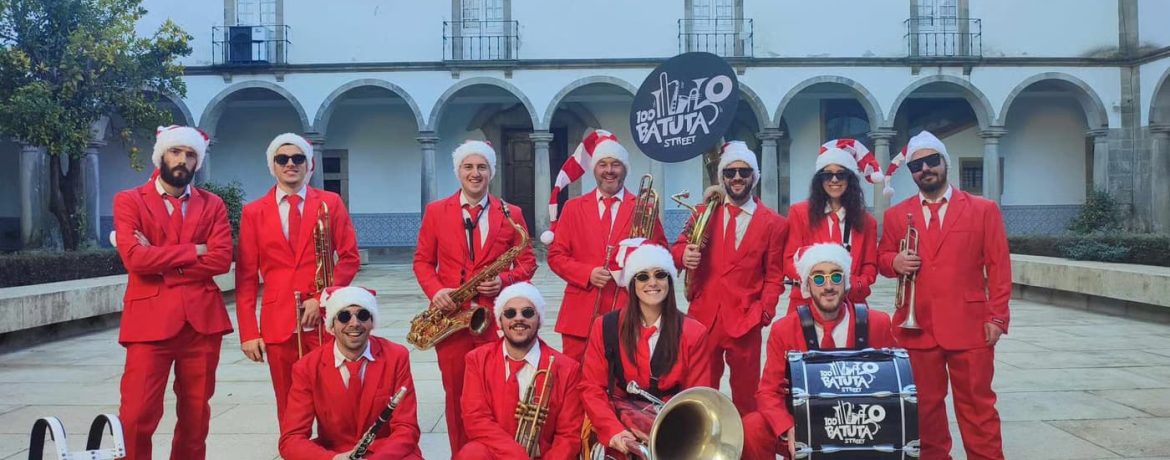 100 Batuta - Brass band de animação de rua