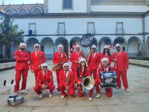 100 Batuta - Brass band de animação de rua