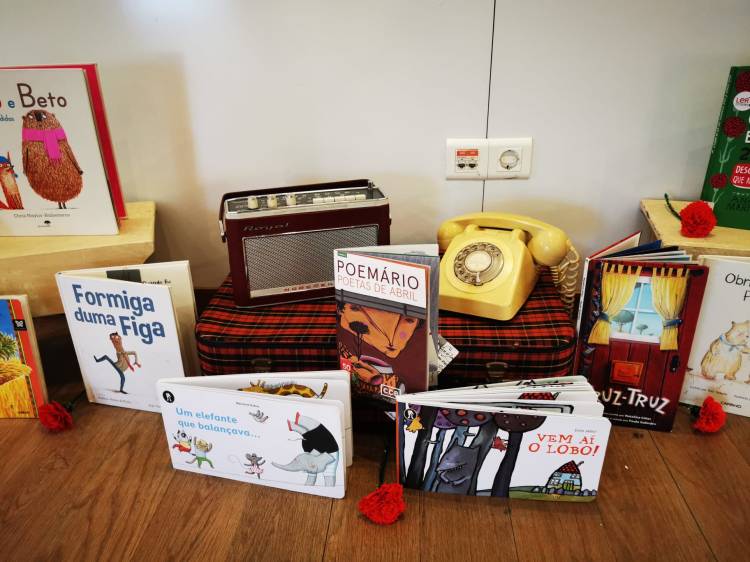 Contos e Recontos – «A Que Sabe a Lua»