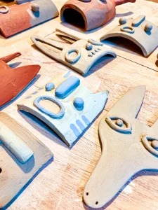 Oficina “Carnaval doBarro” convida famílias a criar máscaras em barro