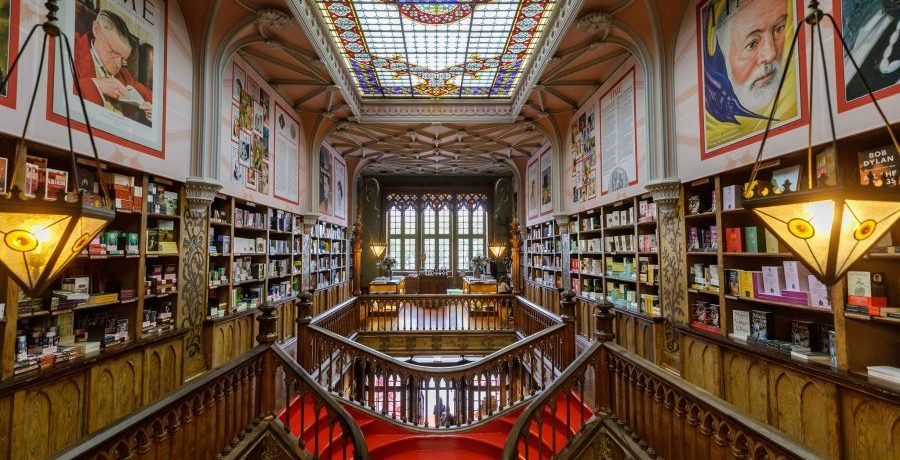 Livraria Lello celebra o Dia dos Namorados com poesia ao vivo e debate sobre amor e liberdade