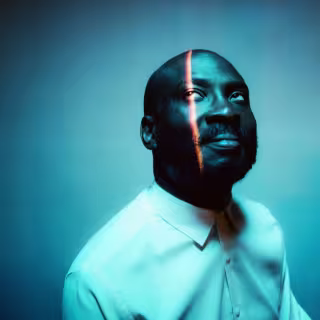 Joshua Idehen apresenta novo álbum ao vivo no Plano B