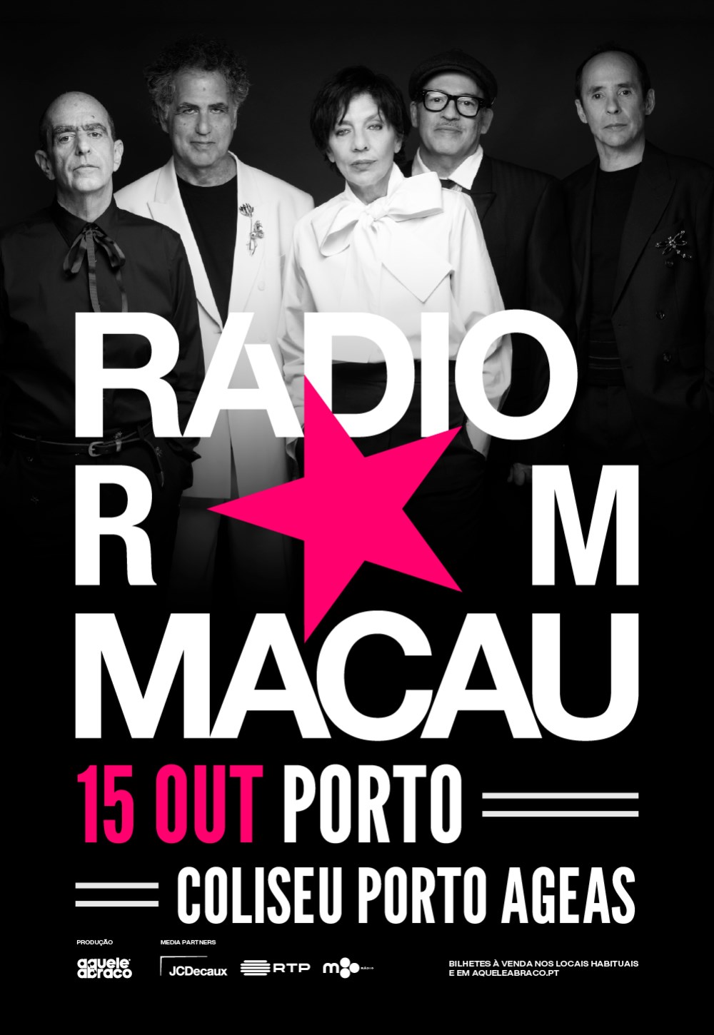 RÁDIO MACAU MÚSICA Classificação: M/06 anos Sessões out 15 qui 21:30 Coliseu Porto Ageas Porto 18,00€ a 37,00€ Comprar Descrição Os Rádio Macau, uma das bandas mais marcantes do pop-rock português, regressam com a formação que consolidou a sua identidade artística e com um alinhamento que atravessa várias fases do seu percurso. Um repertório intemporal, marcado pela tensão urbana, pela densidade literária e por uma arquitetura sonora em que guitarras e eletrónica dialogam com a voz e a presença de Xana, reencontrando um público de várias gerações.